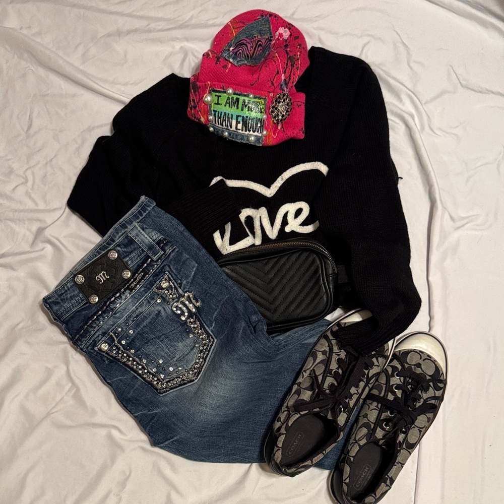 Buckle Miss Me Embellished Jeans  29 x 36